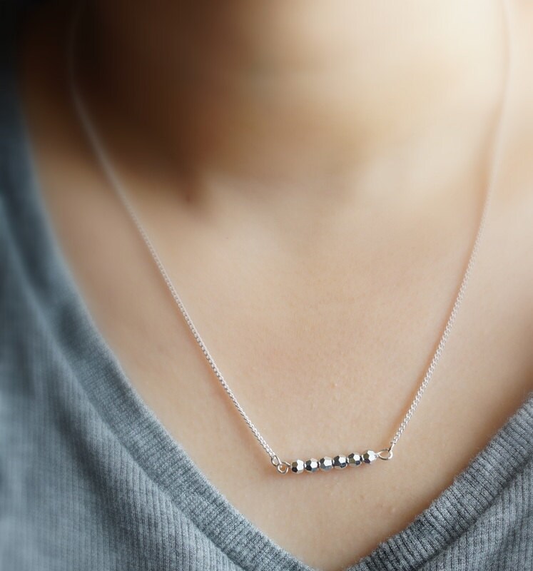 135Einfache Glänzende Perlen-Halskette von ForYourEar