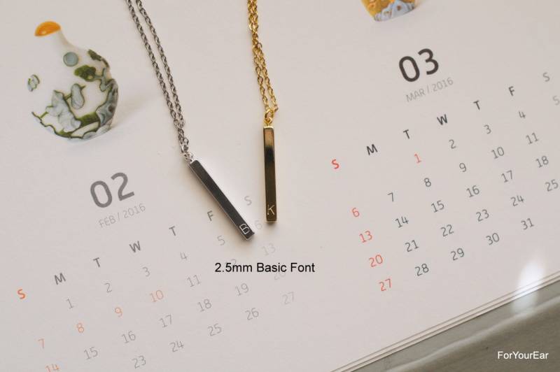 145 Skinny Bar Anhänger Mit Personalisierten Initial Halsketten von ForYourEar