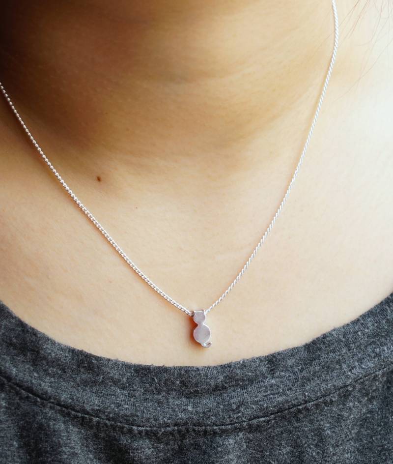 157 Niedliche Und Zierliche Kitty Anhänger Halskette von ForYourEar