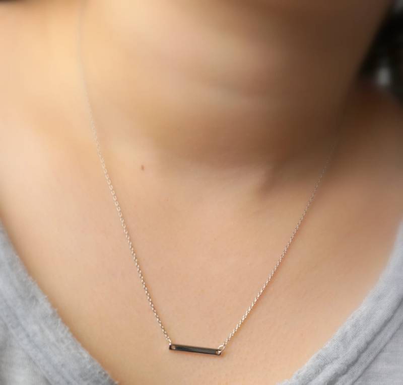 179 Zierliche Und Kleine Bar Halskette von ForYourEar