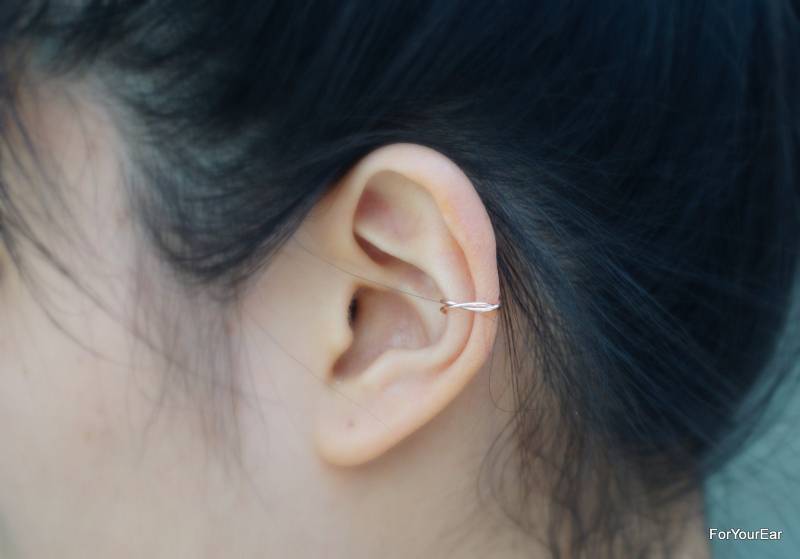 194 Minimalist Kein Piercing Twisted Wire Ohrmanschette von ForYourEar