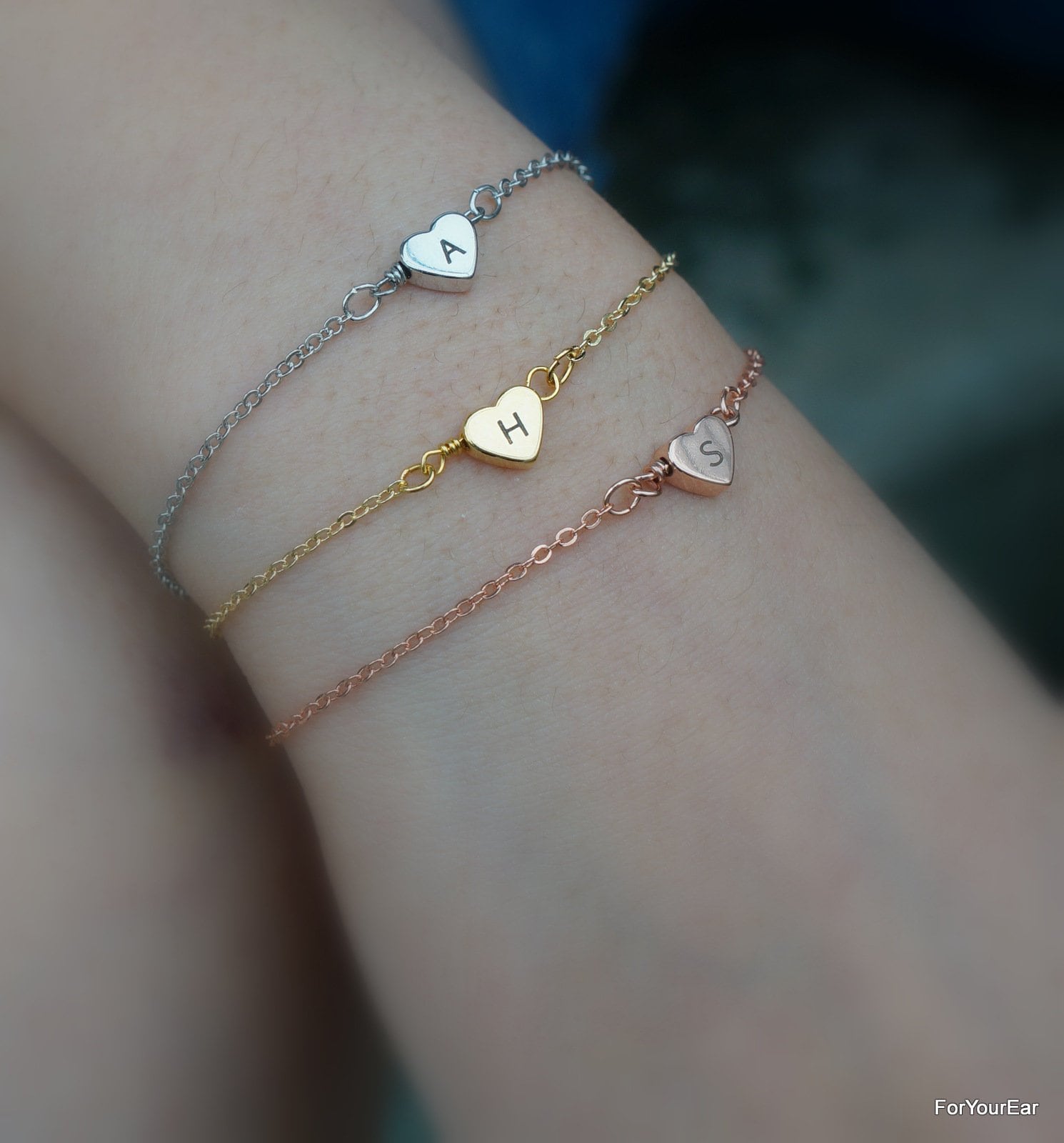 200 Herz Anhänger Mit Einem Initial Armband. Geburtstagsgeschenk. Brautjungfer. Blumenmädchen von ForYourEar