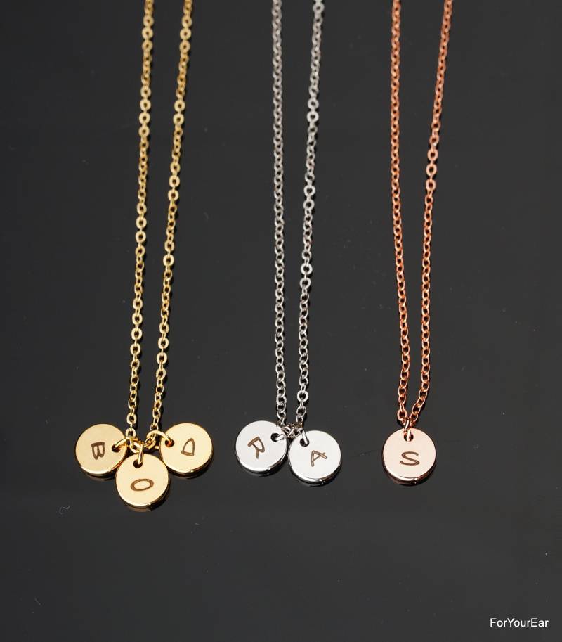 206 Kleiner Und Zierlicher Münzen-Anhänger Mit Initial Halskette. Personalisierte Name Necklace.bridesmaid Geschenk Geburtstagsgeschenk von ForYourEar