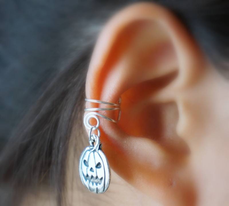 9 Silber Jack-O-Lantern Non Pierced Ear Cuff Für Halloween von ForYourEar