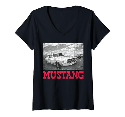 Damen Ford Mustang 1967 Graustufenauto mit Wolken T-Shirt mit V-Ausschnitt von Ford
