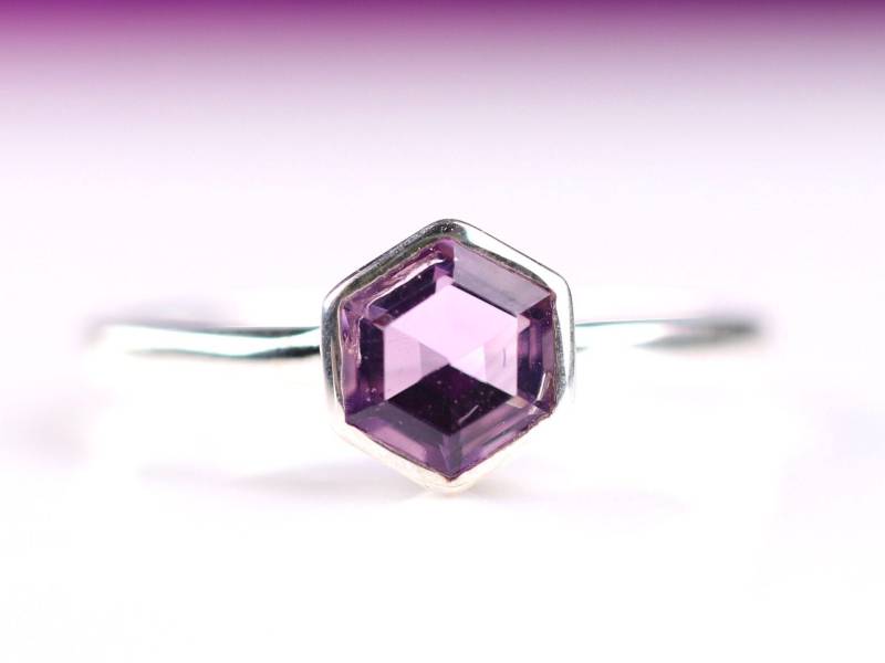 Amethyst Ring - Sechseckschliff Sterling Silber 6mm Größe Edelstein Zargenfassung Februar Birthstone Schmuck von ForestCitySilver925
