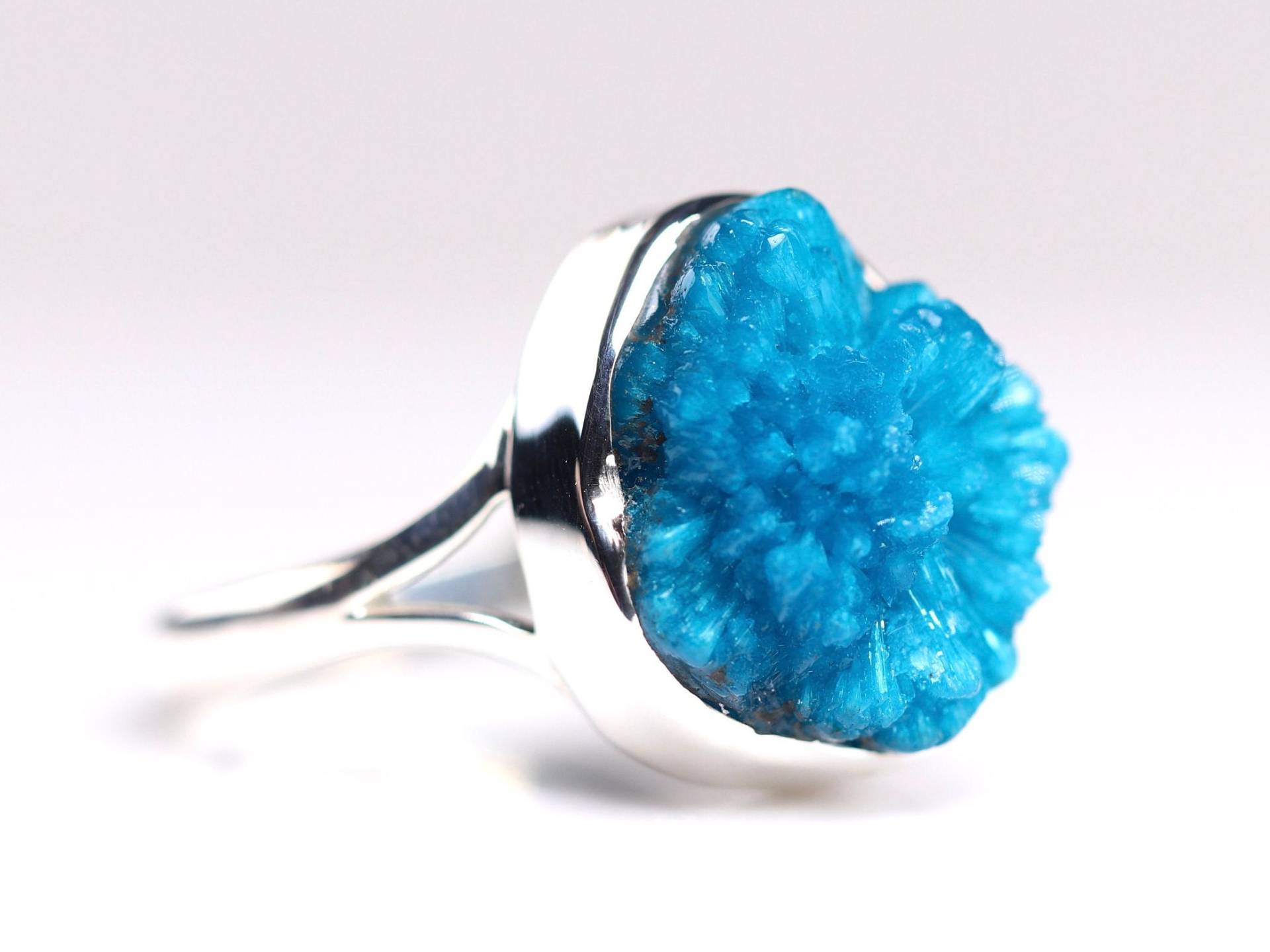 Größe 9 - Blauer Cavansit Natürlicher Roher Kristallring Sterlingsilber-Unikatring Aaa-Edelstein-Musterschmuck Größe 9 - Blauer Cavansit Natürlicher Roher Kristallring Sterlingsilber-Unikatring Aaa-Edelstein-Musterschmuck von ForestCitySilver925
