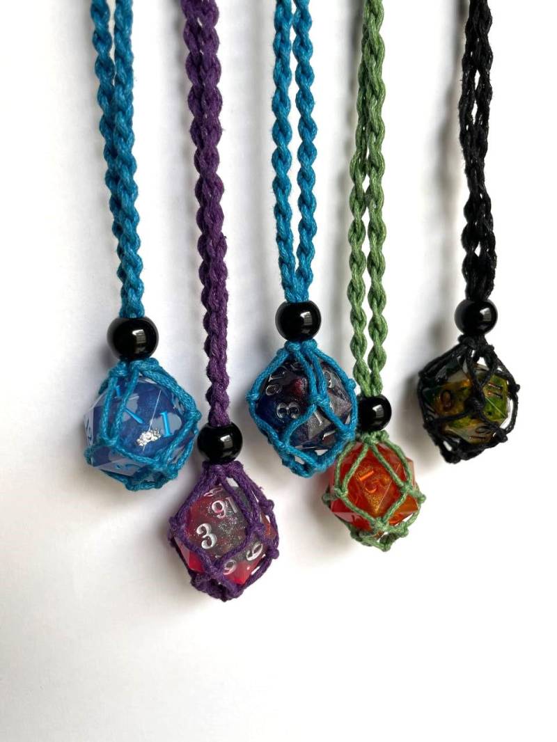 D20 Würfelhalter Halskette Dnd Geschenk Für Dungeons & Dragons Spieler D20 Würfelhalter Halskette Dnd Geschenk Für Dungeons & Dragons Spieler von ForestDice