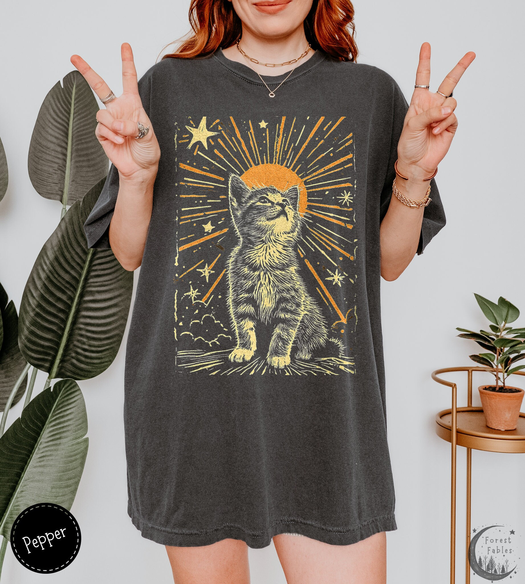 Niedliches Boho Katzen Shirt, Komfort Farben Schwergewicht T-Shirt, Sunburst Kitty Tshirt, Alternative Grunge Katzenliebhaber Geschenk Für Frauen Niedliches Boho Katzen Shirt, Komfort Farben Schwergewicht T-Shirt, Sunburst Kitty Tshirt, Alternative Grunge Katzenliebhaber Geschenk Für Frauen von ForestFablesShop