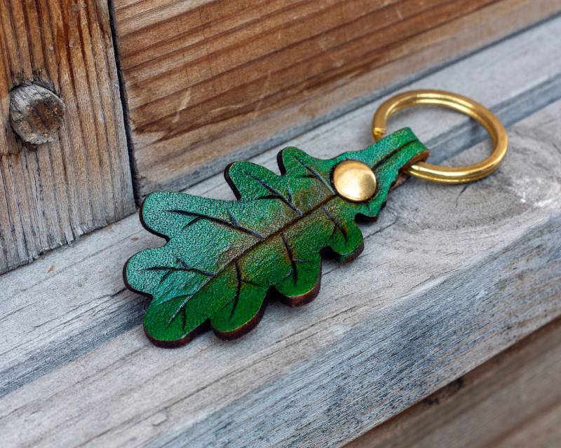 Eichenblatt Leder Schlüsselanhänger Waldland Fantasy Schmuck von ForestFoxCraft
