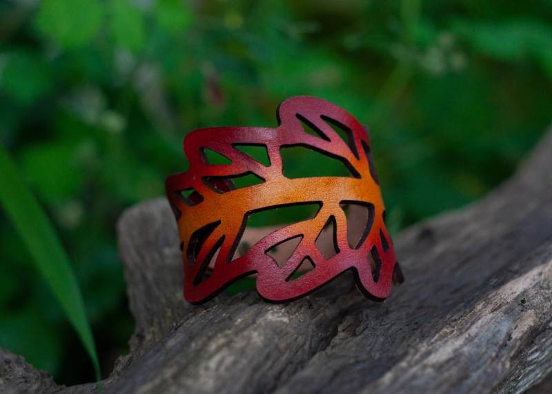 Lederarmband Eichenblatt Elfen Druide Cosplay Schmuck von ForestFoxCraft