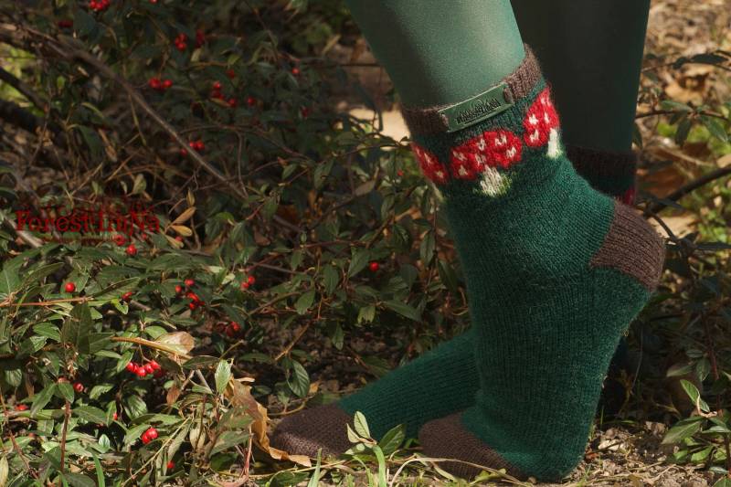 Socken Aus Naturwolle Mit Fliegenpilz-Muster. Hexengrüne Als Schuhe. Persönliche Vorbestellung. Handgestricktes, Fürsorgliches Geschenk. Größe Wählen von ForestLuNarSoul