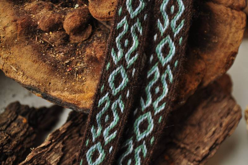 Individuelle Länge Pflanzengefärbt Braun Grün Und Blau Tablet Webband von ForestsAndMeadows