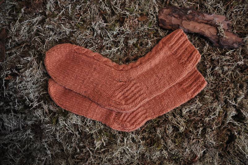 Nachhaltige Zopfsocken/Mit Pflanzen Gefärbt Mittlere Größe von ForestsAndMeadows