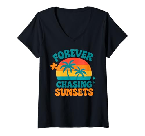 Damen Retro Vintage Forever Chasing Sunsets Sommerurlaub T-Shirt mit V-Ausschnitt Damen Retro Vintage Forever Chasing Sunsets Sommerurlaub T-Shirt mit V-Ausschnitt von Forever Chasing Sunsets Sommerurlaubs-Shirts