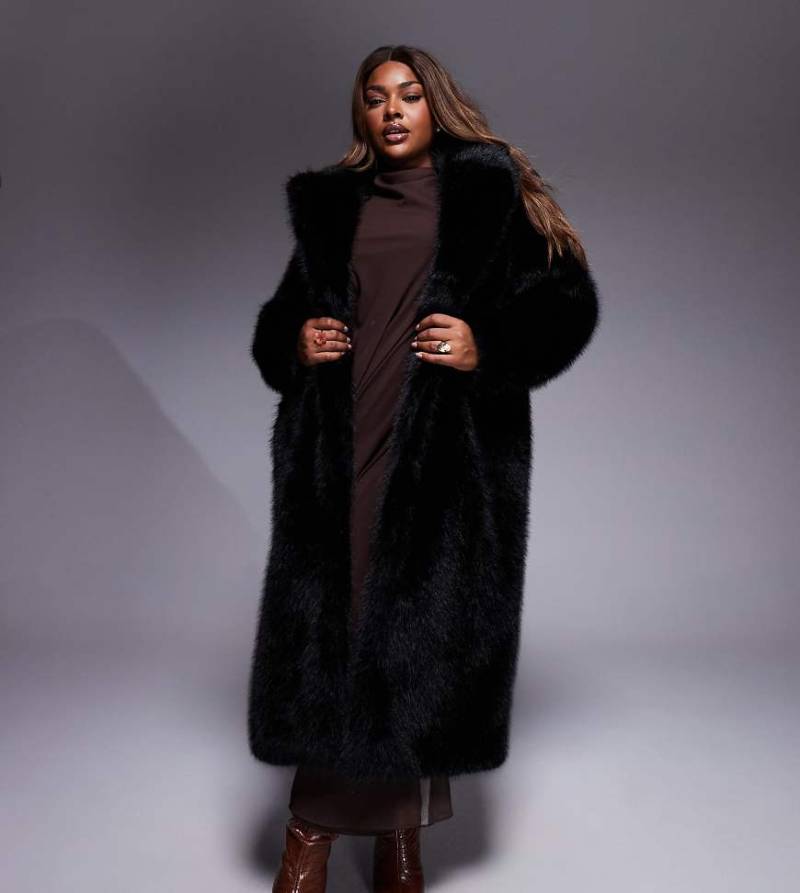 Forever New Curve - Jacke aus Kunstpelz in Schwarz Forever New Curve - Jacke aus Kunstpelz in Schwarz von Forever New Curve