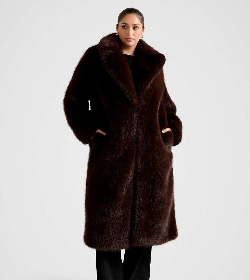 Forever New Curve - Kunstpelzmantel in Schokoladenbraun-Brown Forever New Curve - Kunstpelzmantel in Schokoladenbraun-Brown von Forever New Curve