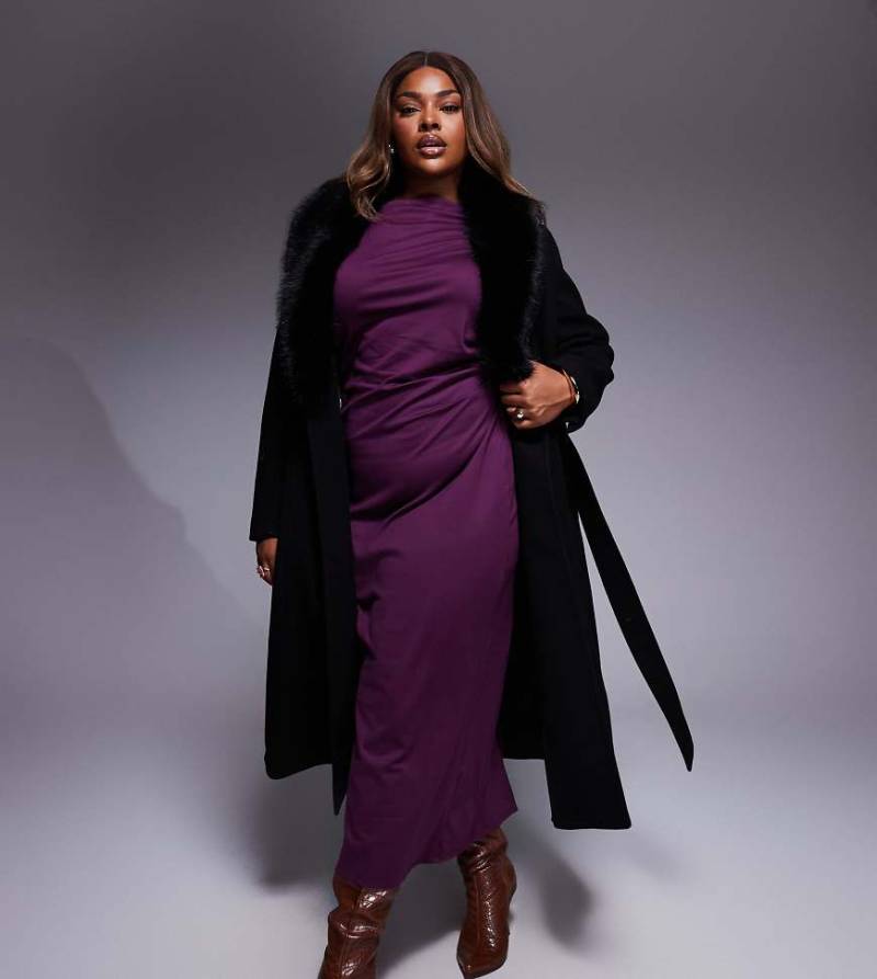 Forever New Curve - Mantel in Schwarz mit Kunstpelzkragen Forever New Curve - Mantel in Schwarz mit Kunstpelzkragen von Forever New Curve