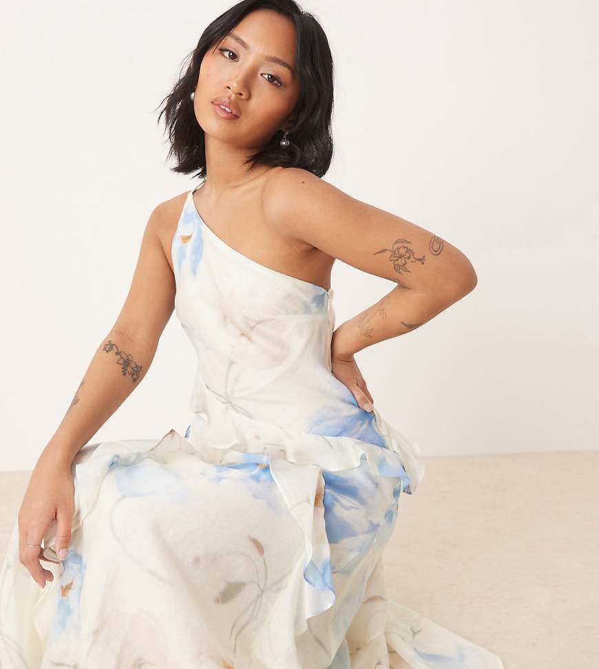 Forever New Petite - Maxikleid in Blau mit One-Shoulder-Träger und Rüschen von Forever New Petite