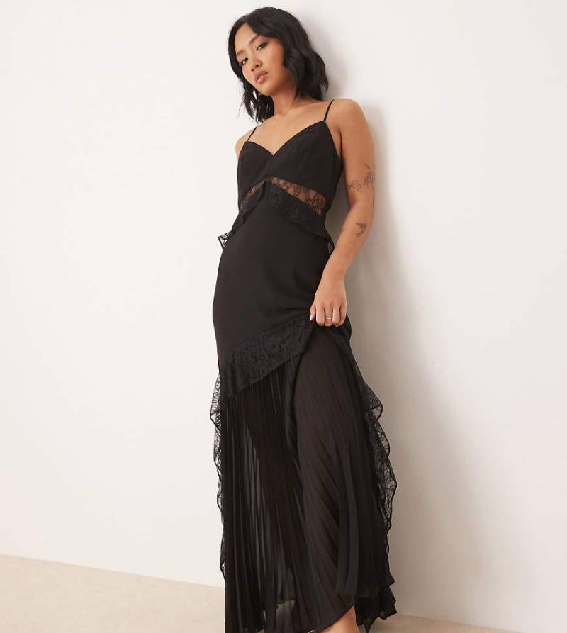 Forever New Petite - Transparentes Maxikleid in Schwarz mit Rüschen und Spitzeneinsatz von Forever New Petite