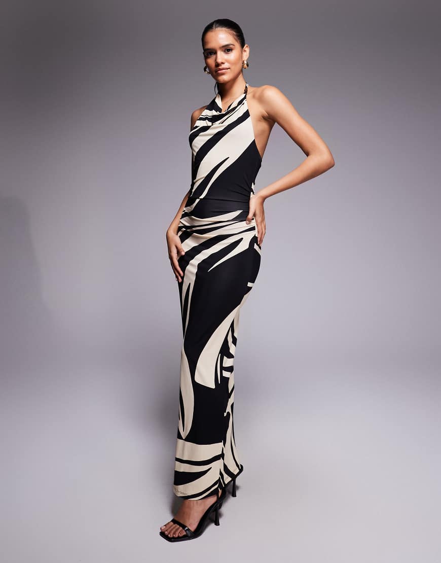 Forever New - Caitie - Anschmiegsames Maxikleid mit schwarzem, abstraktem Muster und hochgeschlossenem Neckholder-Wasserfallausschnitt von Forever New