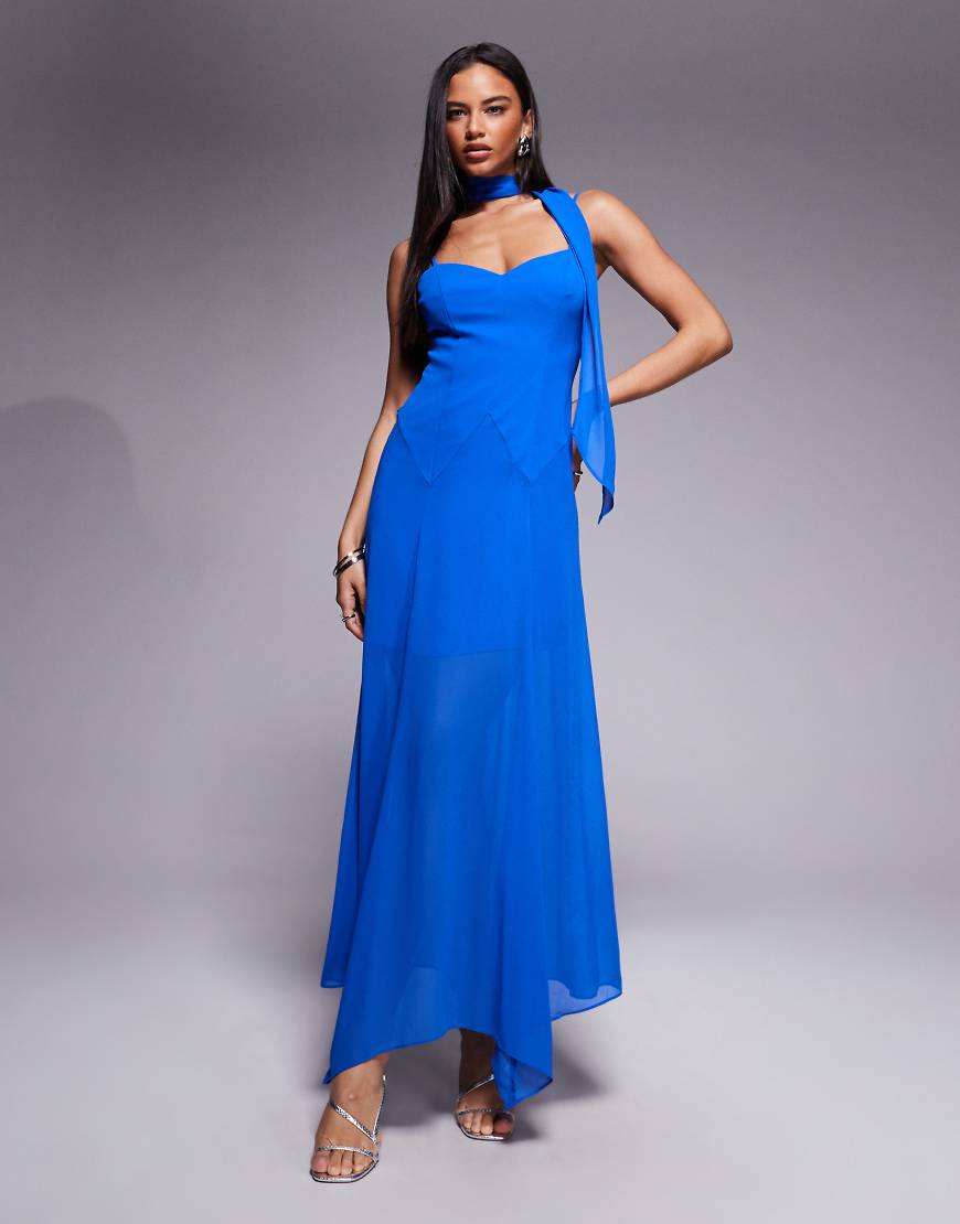 Forever New - Honey - Maxikleid in Kobaltblau mit schmalen Trägern, Schal-Ausschnitt und Zipfelsaum von Forever New