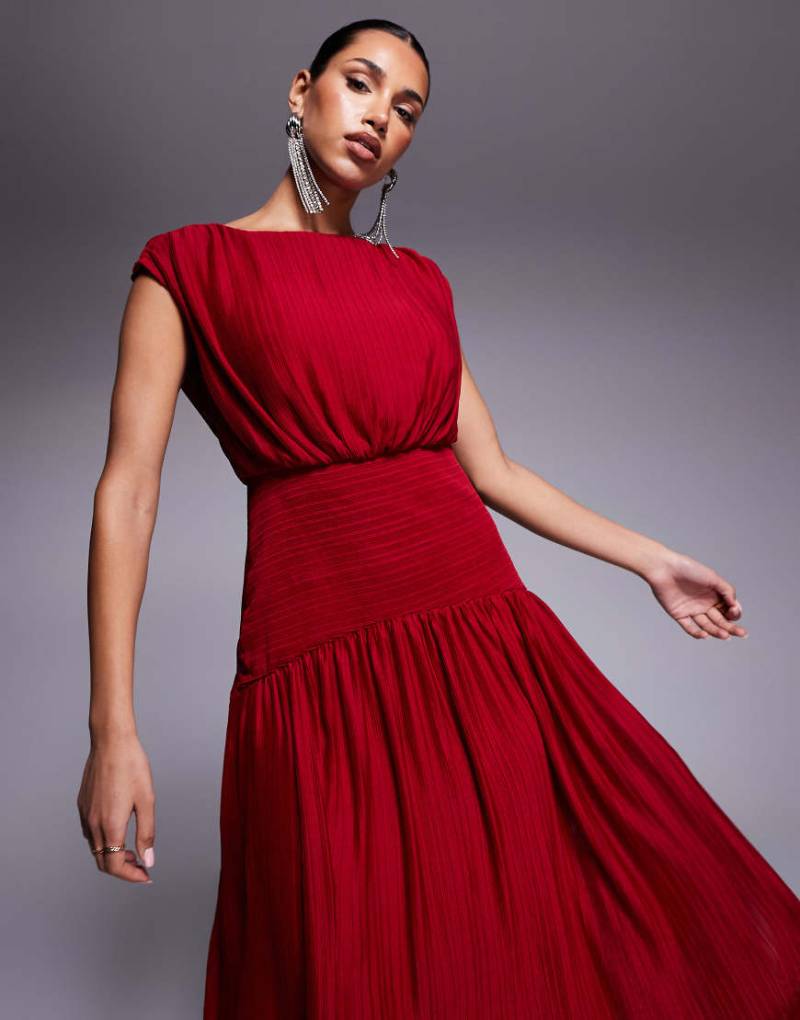 Forever New - Kleid in Rot mit abfallendem Saum von Forever New
