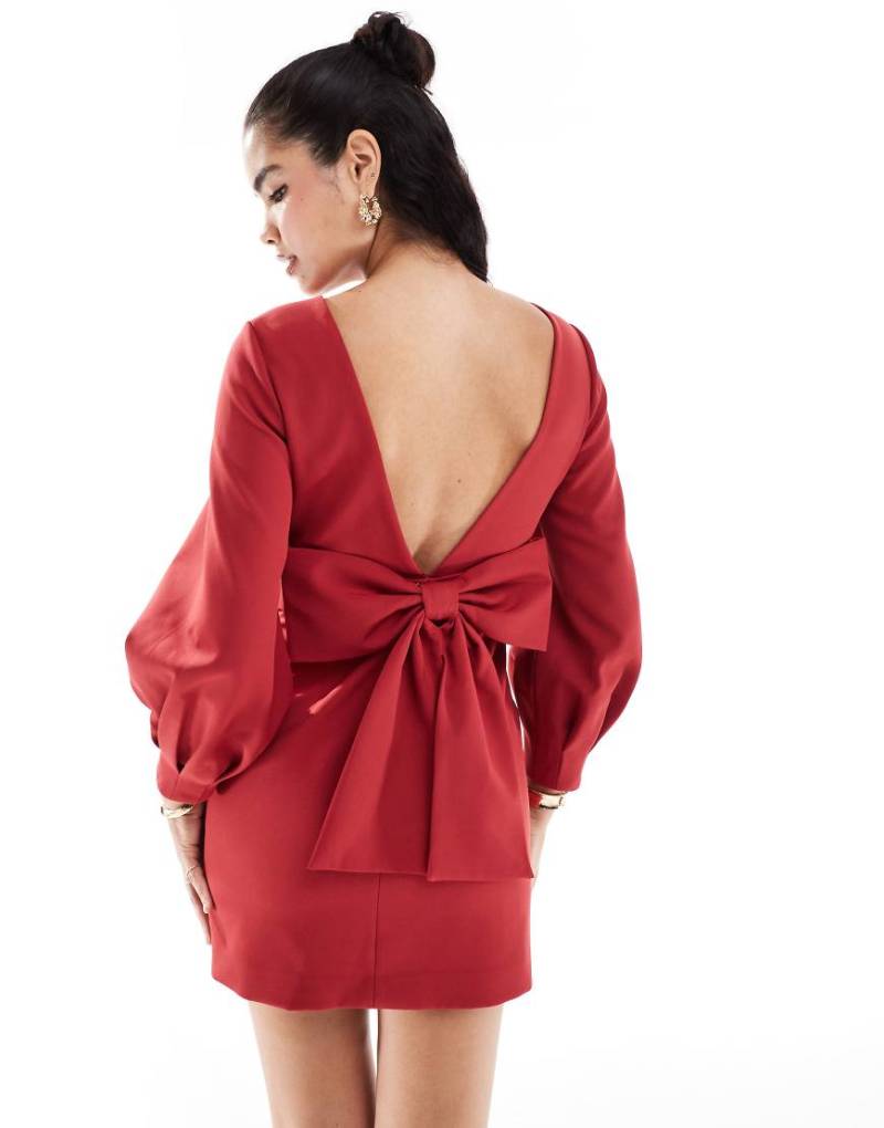 Forever New - Langärmliges Minikleid in Burgunderrot mit Schleife hinten von Forever New