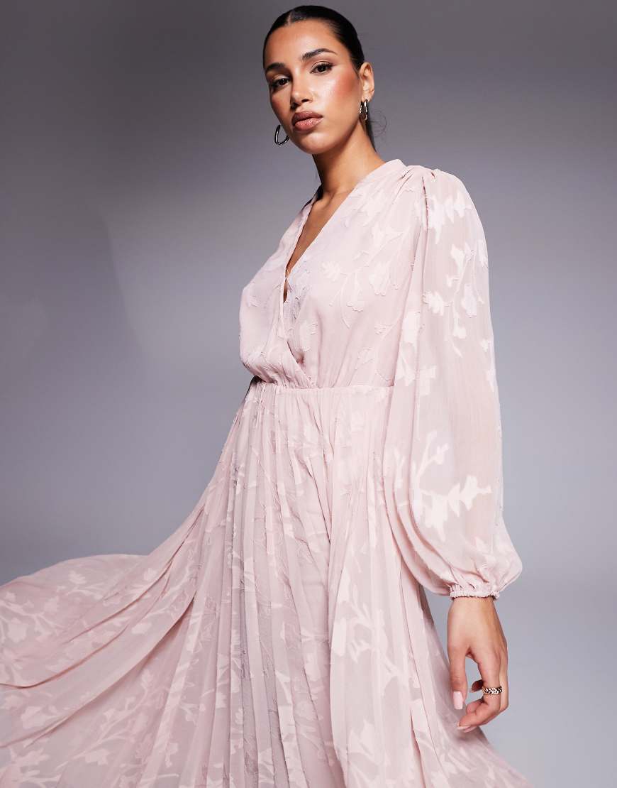 Forever New - Maxikleid in Rosa mit Struktur und Gürtel von Forever New