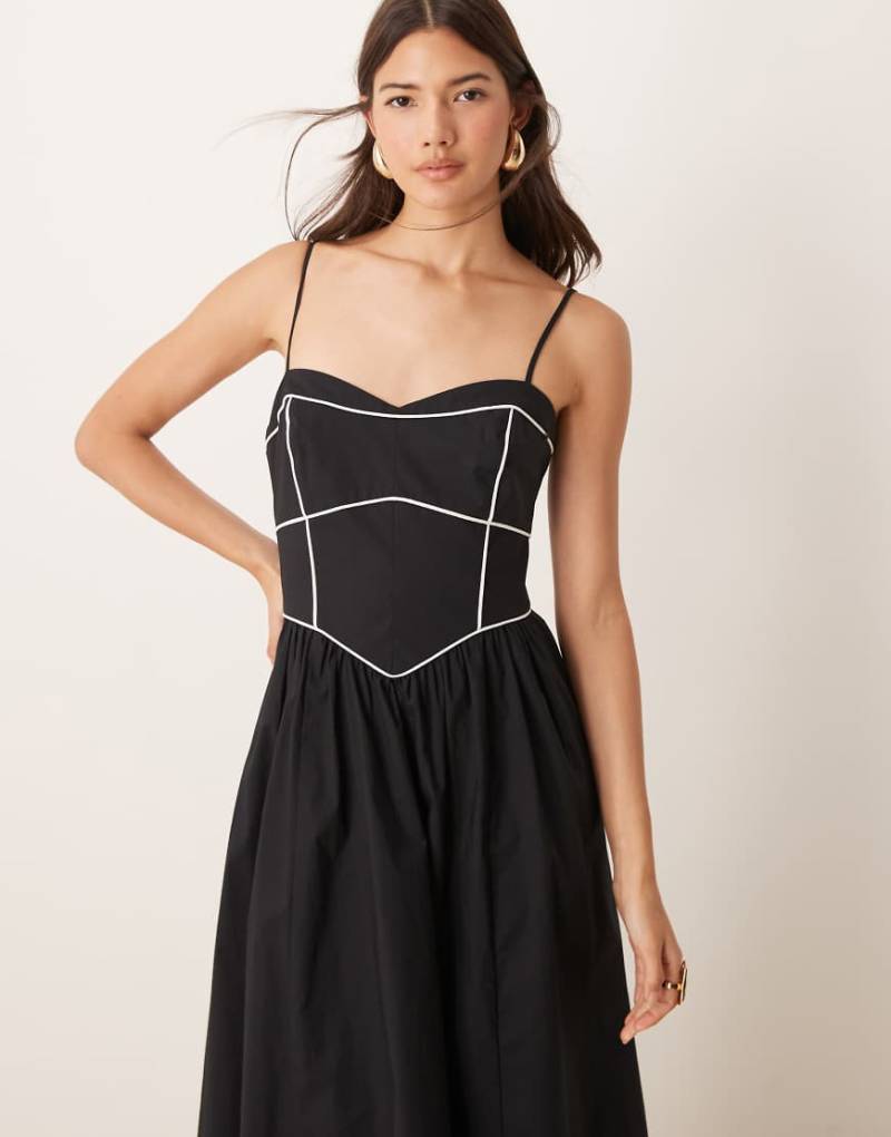 Forever New - Maxikleid in Schwarz mit Kontrastnaht und nach hinten abfallendem Saum von Forever New