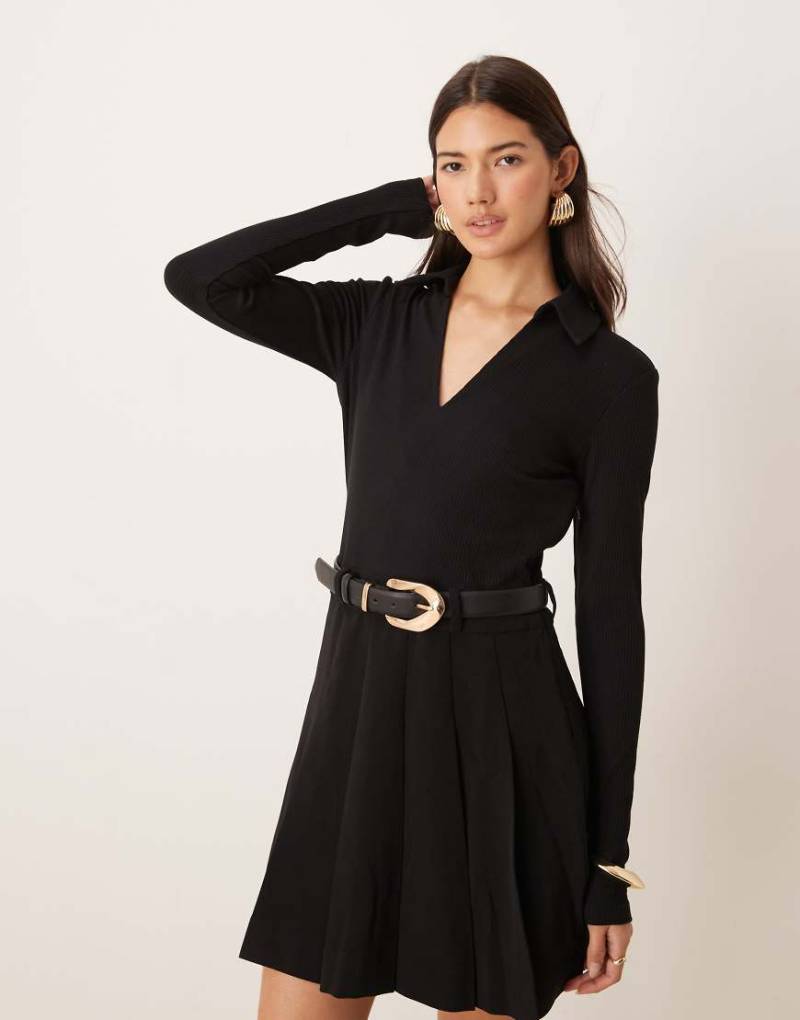 Forever New - Minikleid in Schwarz mit Faltenrock von Forever New