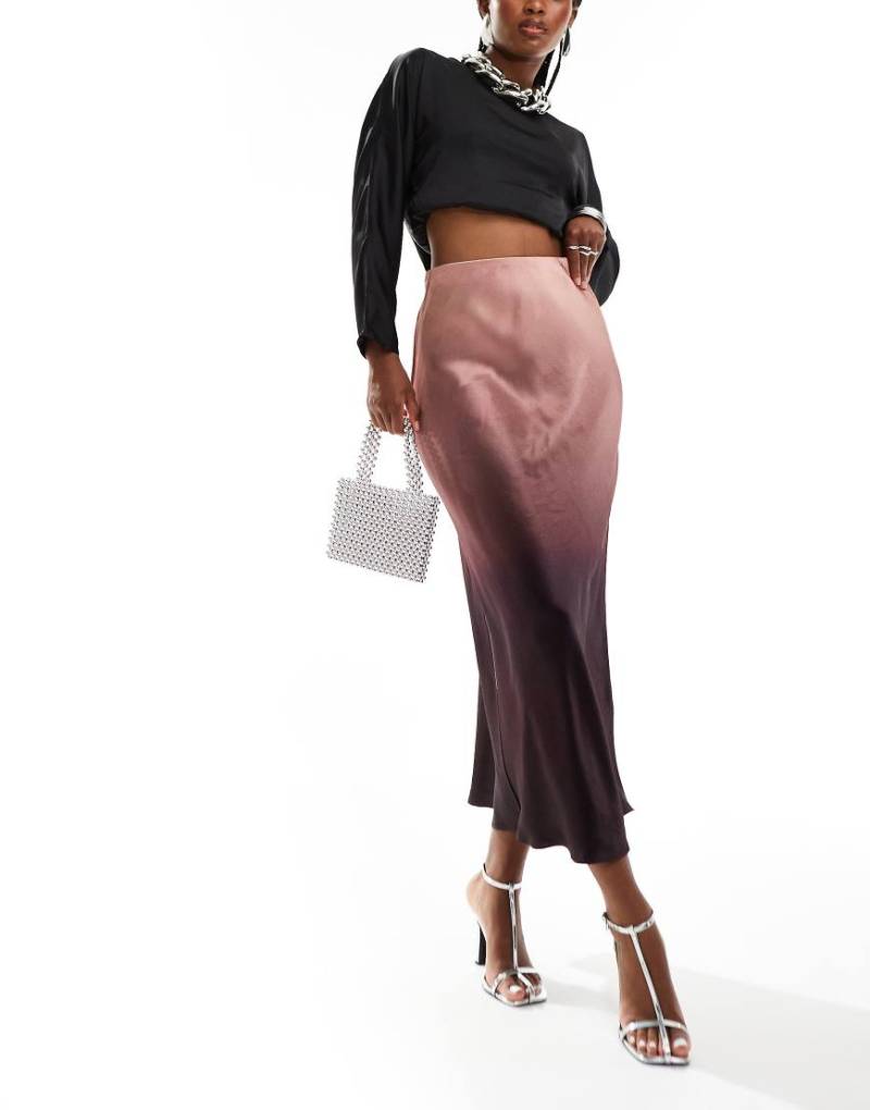 Forever New - Satin-Maxirock mit Bias-Cut und Farbverlauf in Ochsenblutrot von Forever New