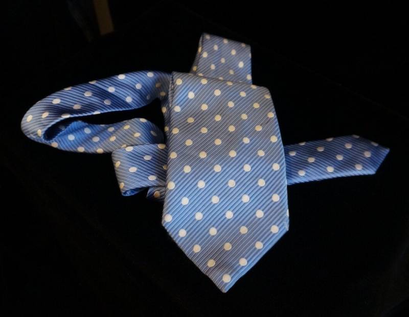 Himmel Blau Und Silber Mit Weißen Poka Punkte Handgemachte Vintage Seidenkrawatte von ForeverElegant33