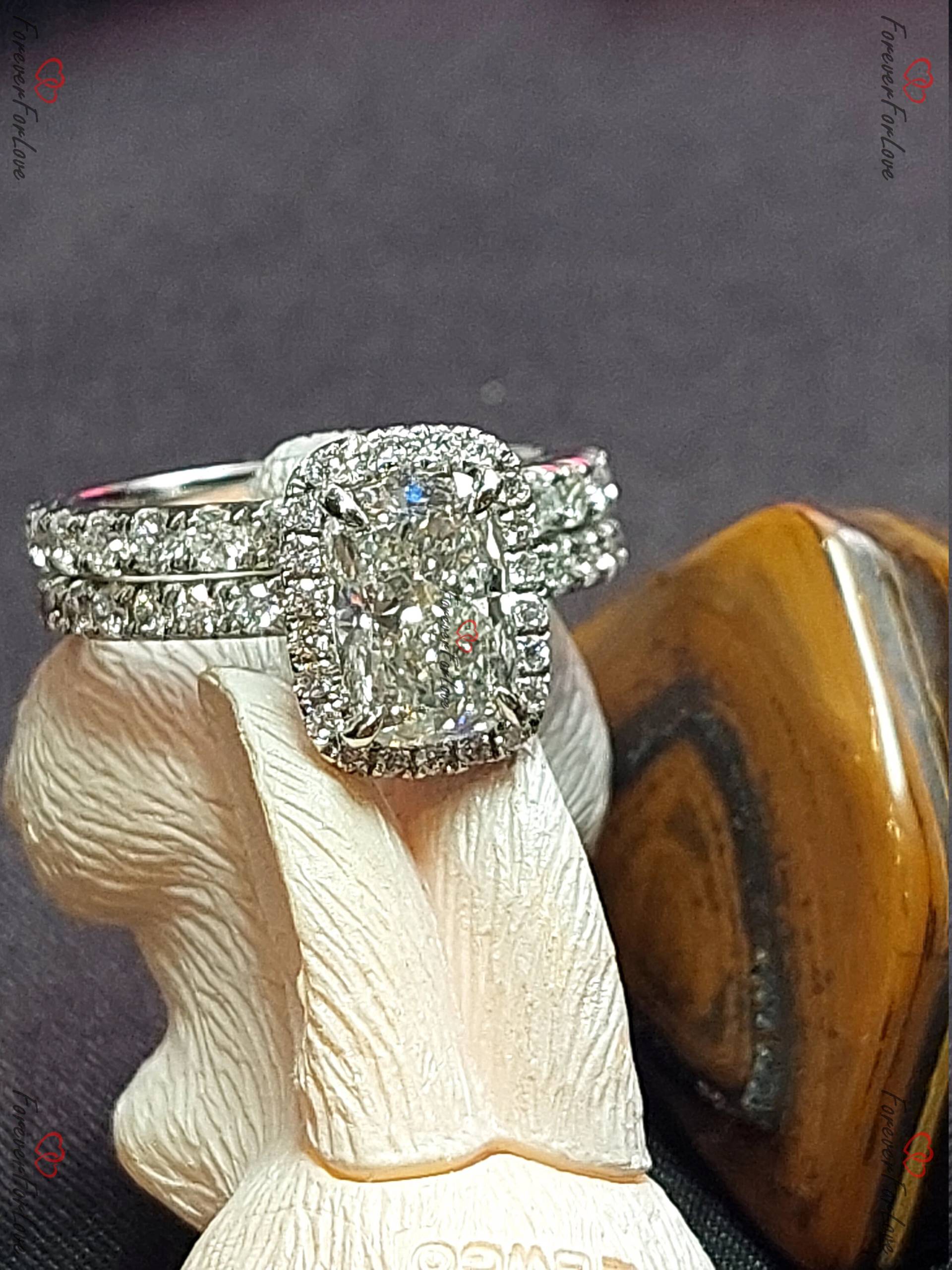 1.9 Carat H Vs1 Cvd Labor Gewachsene Kissenschliff Verlobungsring Aus Massivem Gold Mit Verstecktem Heiligenschein Hochzeitsset Igi Zertifizierte von ForeverForLove