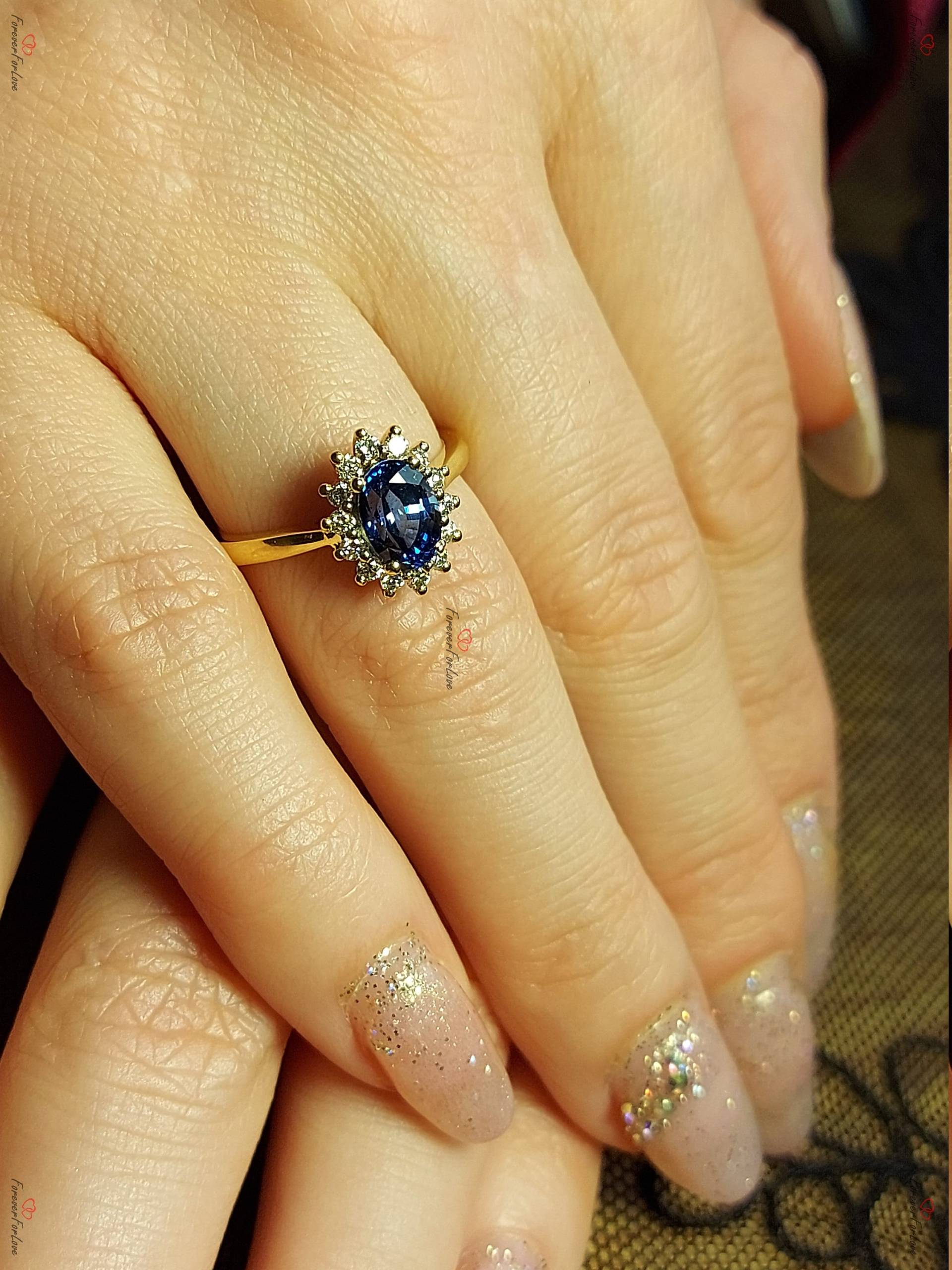 Ovaler Blauer Saphir Ring, Diamant Diana Verlobungsring Mit Und Diamanten 14K Gelbgold Ring von ForeverForLove