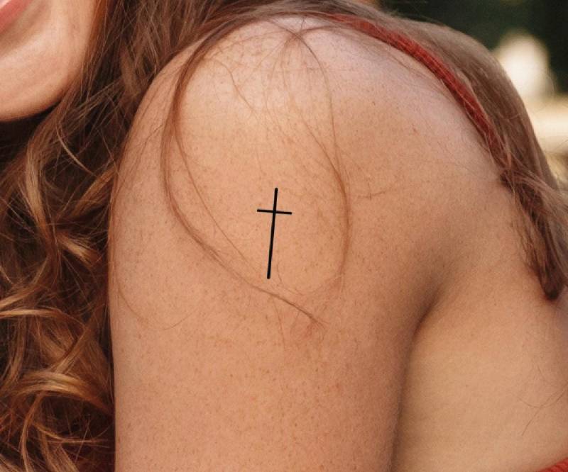 Kleines Kreuz von ForeverNeverTattoo