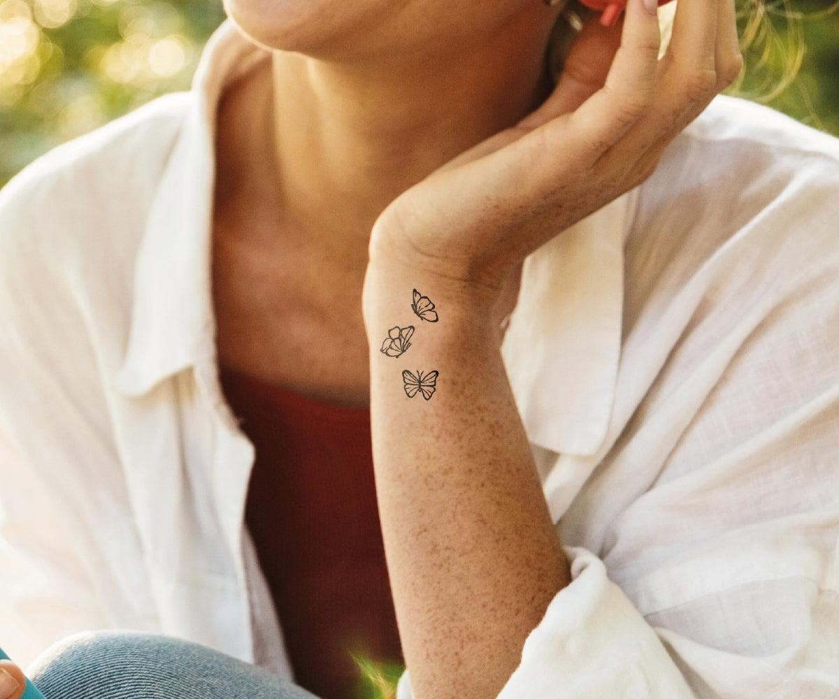 Schmetterlinge Im Bauch Schmetterlinge Im Bauch von ForeverNeverTattoo