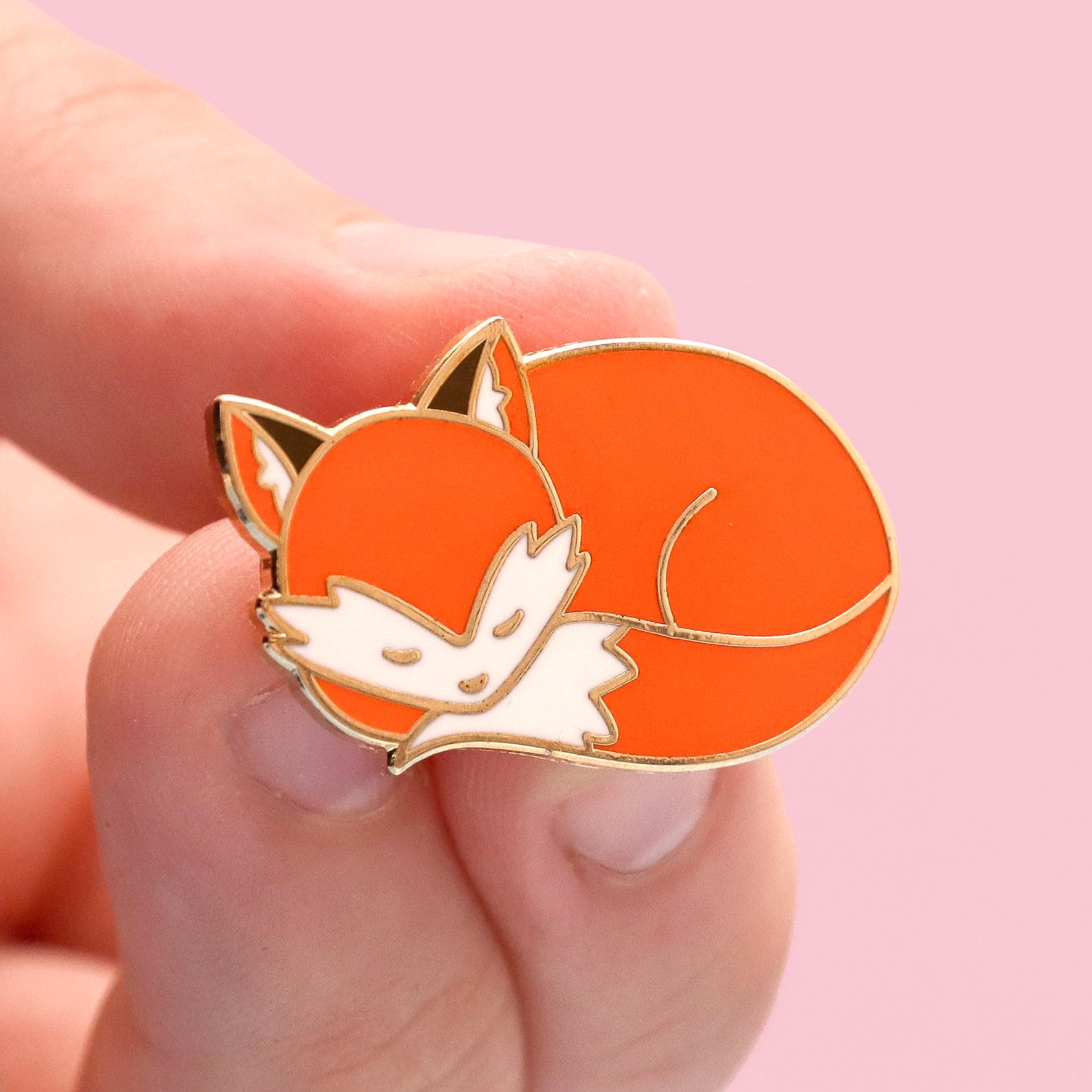 Schläfriger Fuchs Pin von ForeverSleepyDesigns