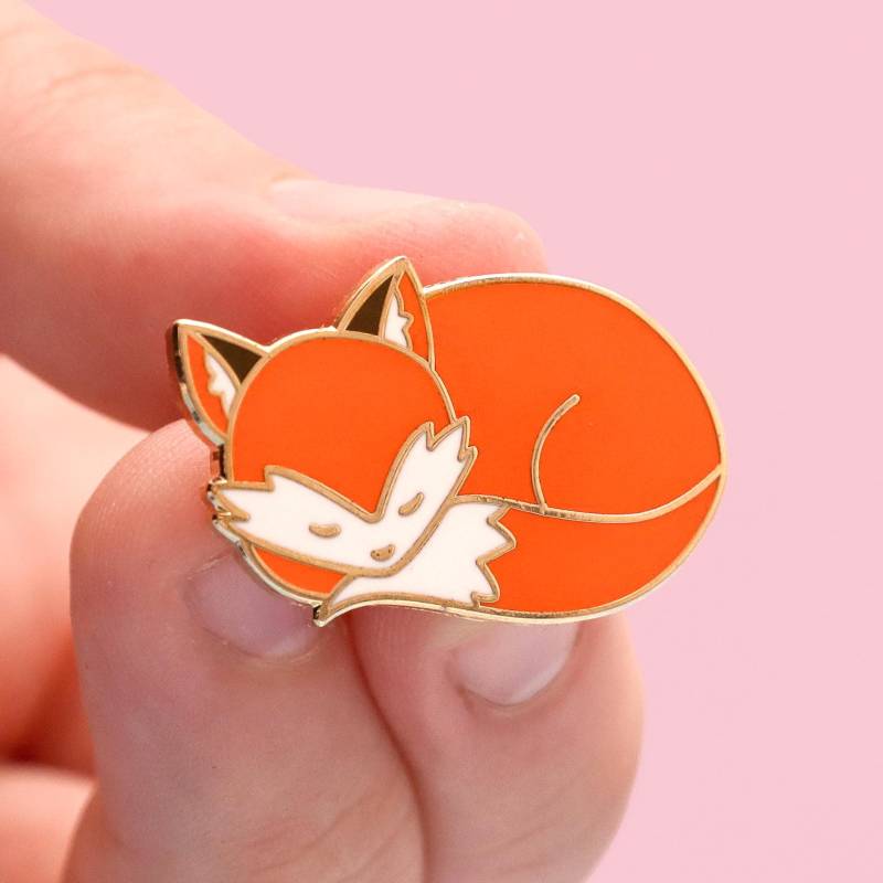 Schläfriger Fuchs Pin Schläfriger Fuchs Pin von ForeverSleepyDesigns