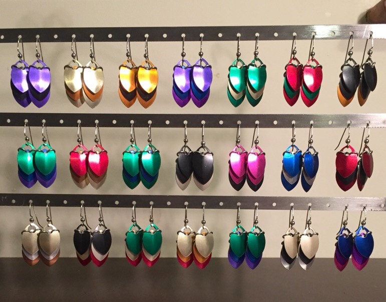 Kleine Skala Ohrringe Gemischte Farben, Baumeln Ohrringe, Chainmaille Verdienst, Bunte Unter 20, Geschenk Für Sie Kleine Skala Ohrringe Gemischte Farben, Baumeln Ohrringe, Chainmaille Verdienst, Bunte Unter 20, Geschenk Für Sie von ForgeAndFleece