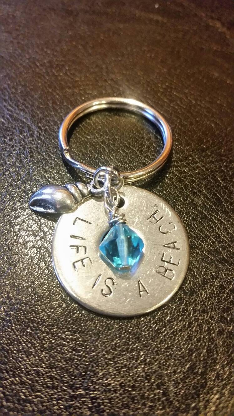 Handgestempelter Schlüsselanhänger Mit Charms Handgestempelter Schlüsselanhänger Mit Charms von ForgedbyVanessa