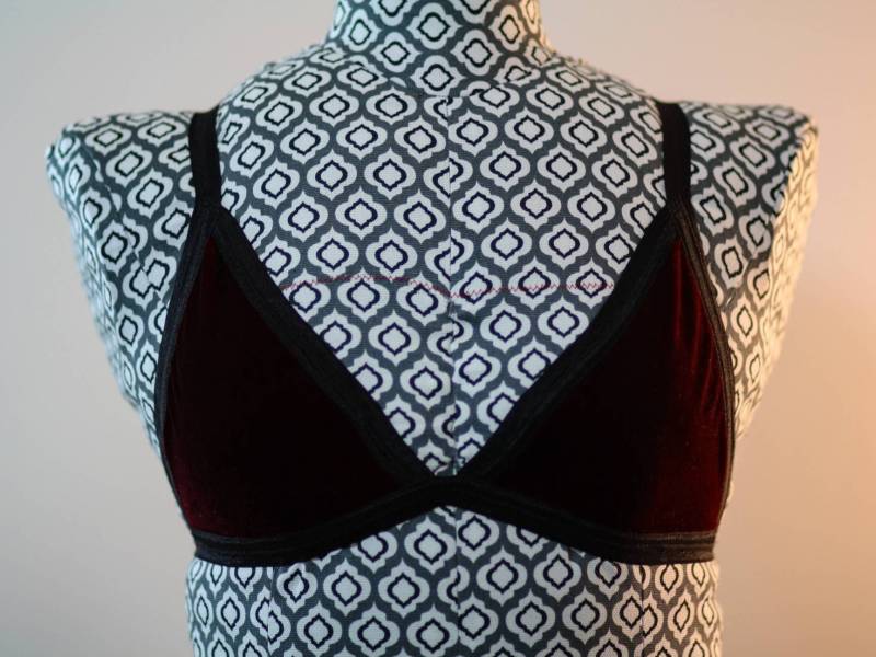 Azalee Samt Bralette von ForgetMeNotIntimate