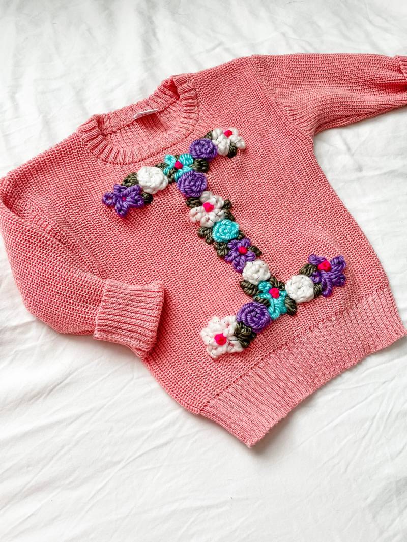 Handgestickter Initial-Pullover von ForgetmeknotNE