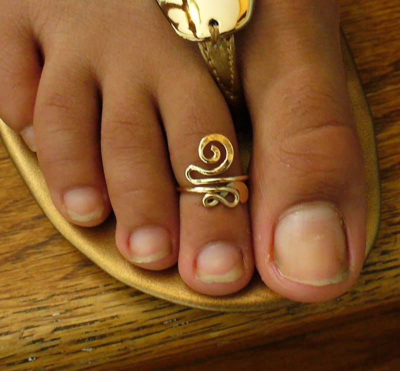 12K Gold Filled Toe Ring von Forkwhisperer