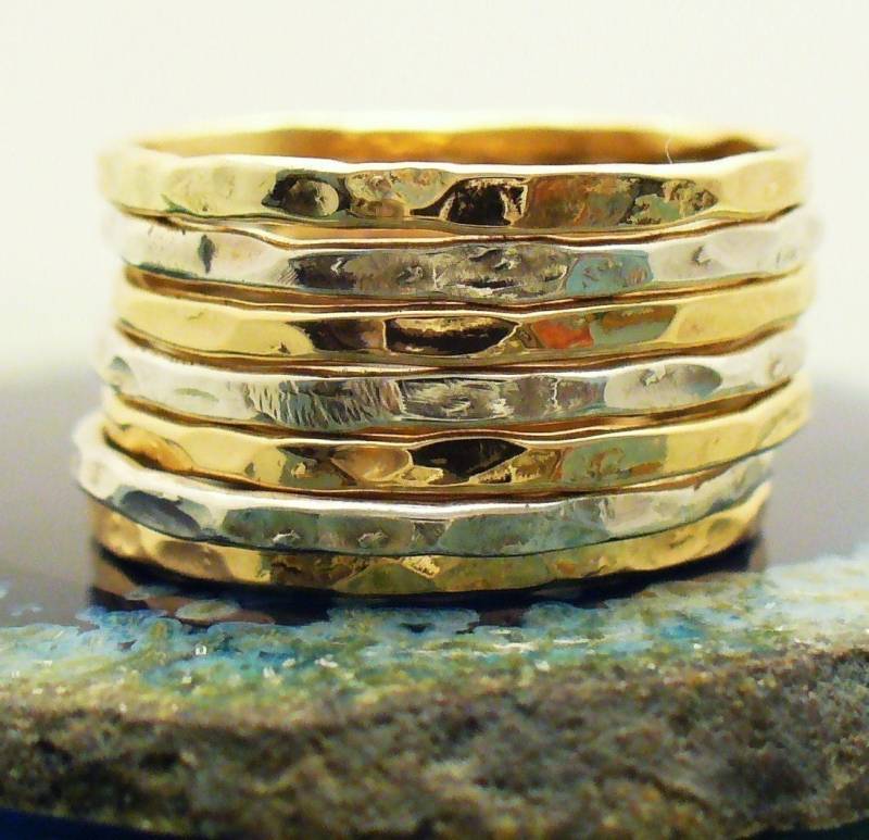 Gold Und Silber Ring Set Gemischte Metallringe Stapelringe Damen Minimalist Gehämmert Stapelbare Goldringe Zweifarbiger von Forkwhisperer