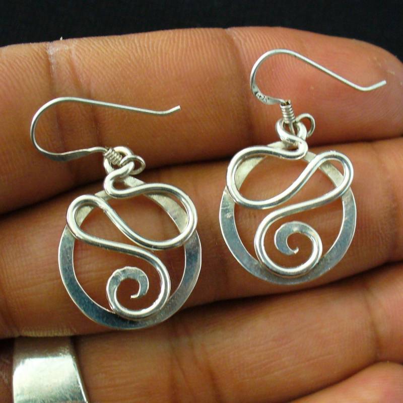 Handgemachte Sterling Silber Twisted Wire Ohrringe Kreis von Forkwhisperer