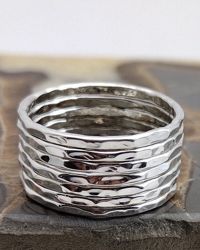 Silber Stapelring - Gehämmertes Sterling 7 Band Set von Forkwhisperer
