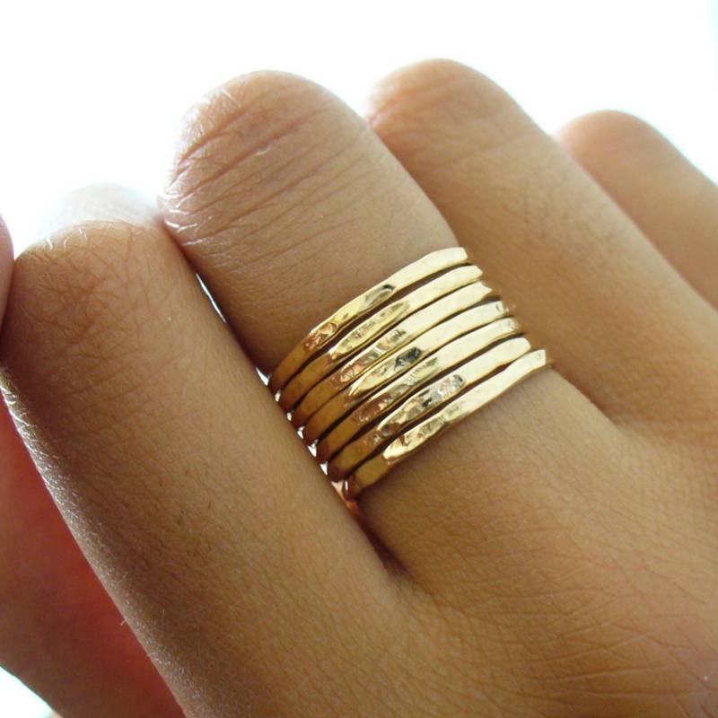 Zierliche Gold Ringe Für Frauen 7-Band Stapel Ring Set Gehämmerte Tolles Geschenk Mama Schwester Einzigartiges Die Frau von Forkwhisperer