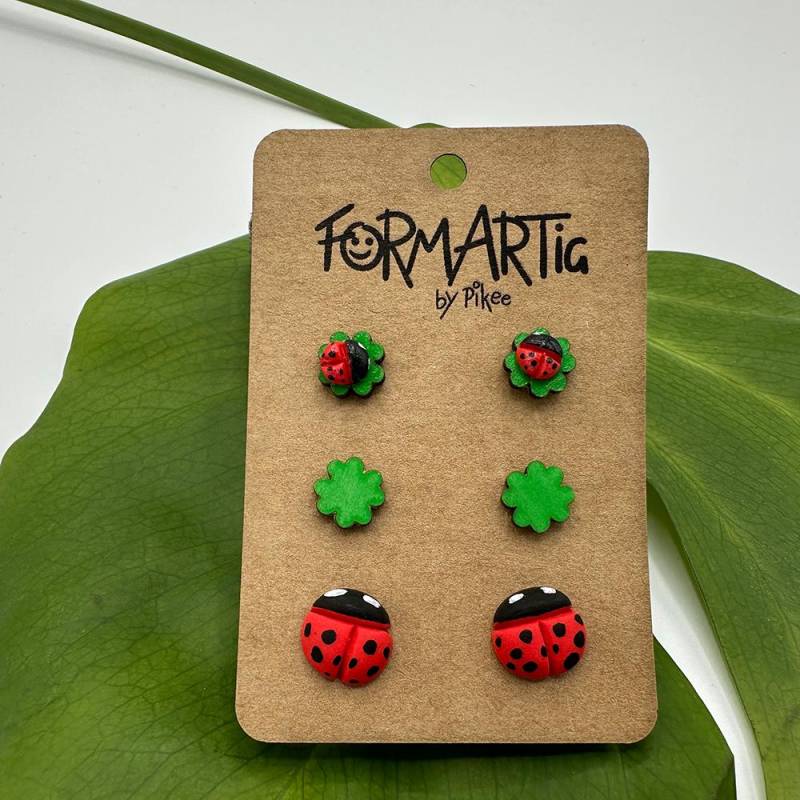 Karli 002 // Niedliches Handgefertigtes Marienkäfer-Kleeblatt Ohrstecker Set Glücksbringer Edelstahl Und Fimo 10mm 3-Teilig Karli 002 // Niedliches Handgefertigtes Marienkäfer-Kleeblatt Ohrstecker Set Glücksbringer Edelstahl Und Fimo 10mm 3-Teilig von Formartig