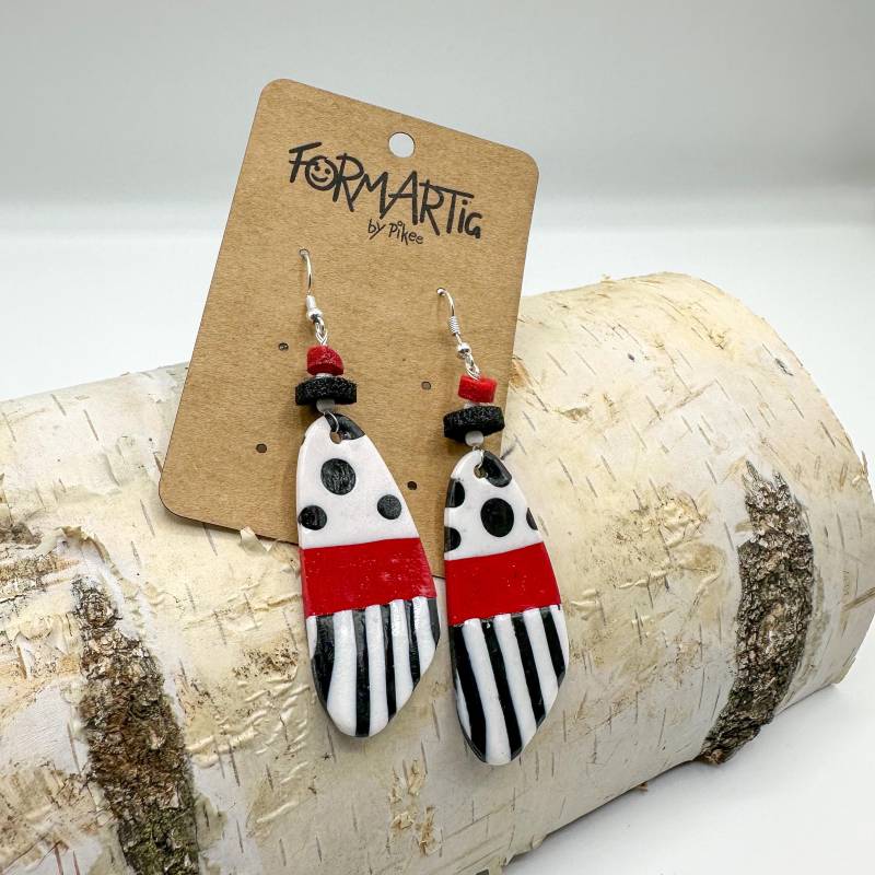 Marie 001 // Einzigartige Handgefertigte Hängeohrringe, Schmuck Aus Polymer Ton Fimo Und Filz Mit Kreativem Muster von Formartig